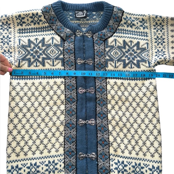 Dale of Norway Nordic Wool Cardigan
Oslo Sweater Shop Exclusive Made in Norway - Picture 14 of 15